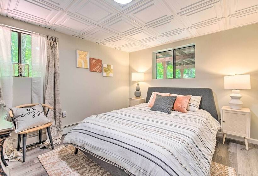 Lake Ariel Gem W/ Fire Pit Near Skiing!