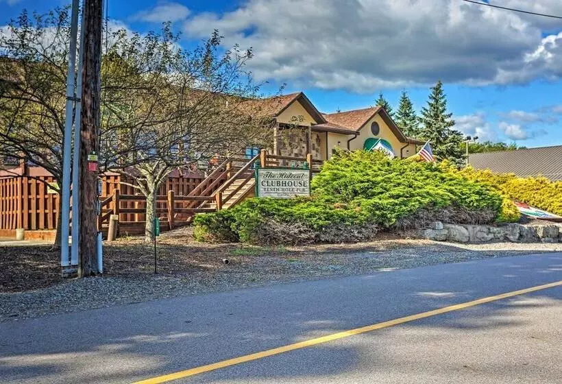 Lake Ariel Gem W/ Fire Pit Near Skiing!