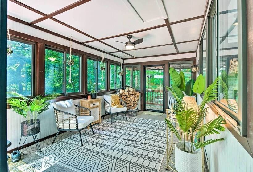 Lake Ariel Gem W/ Fire Pit Near Skiing!