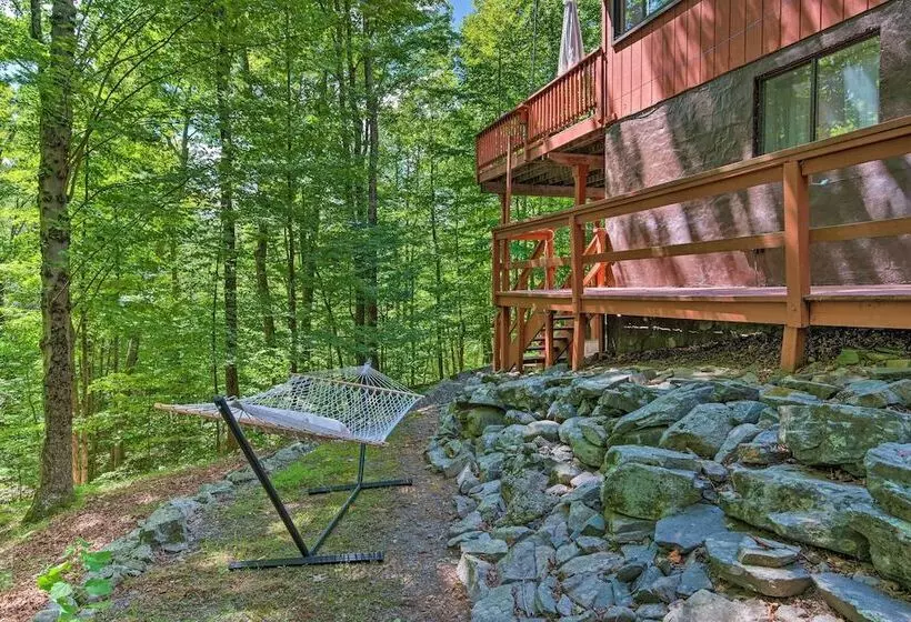 Lake Ariel Gem W/ Fire Pit Near Skiing!