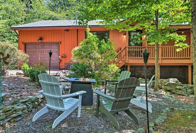 Lake Ariel Gem W/ Fire Pit Near Skiing!