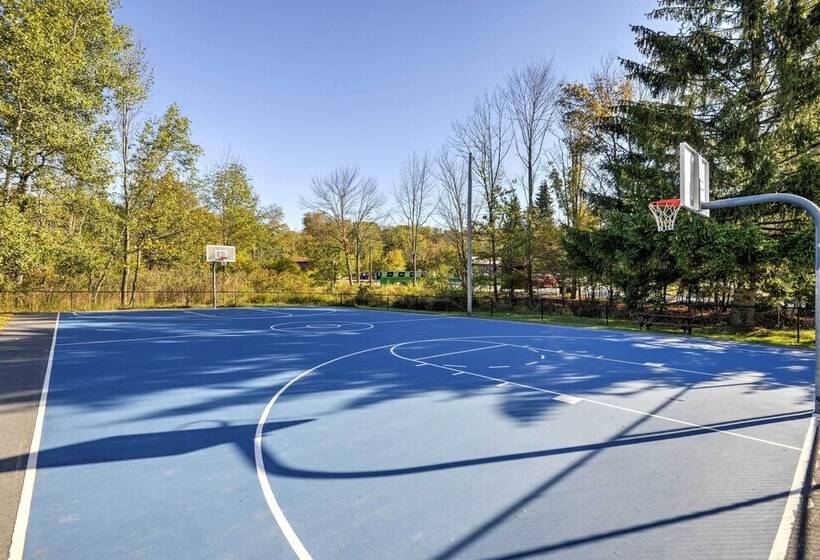 Lake Ariel Gem W/ Fire Pit Near Skiing!