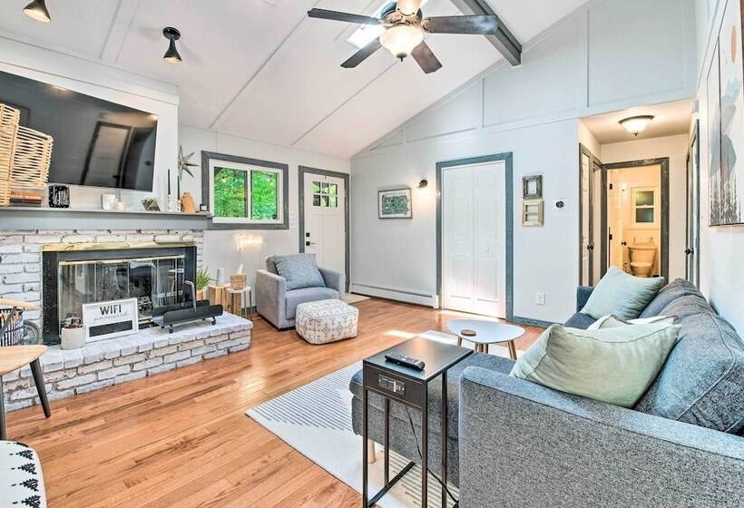 Lake Ariel Gem W/ Fire Pit Near Skiing!