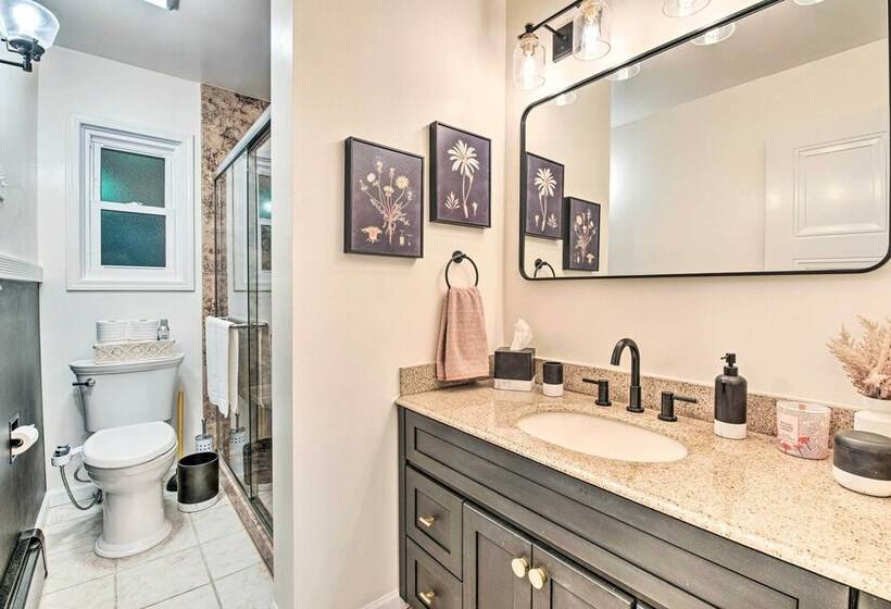 Lake Ariel Gem W/ Fire Pit Near Skiing!