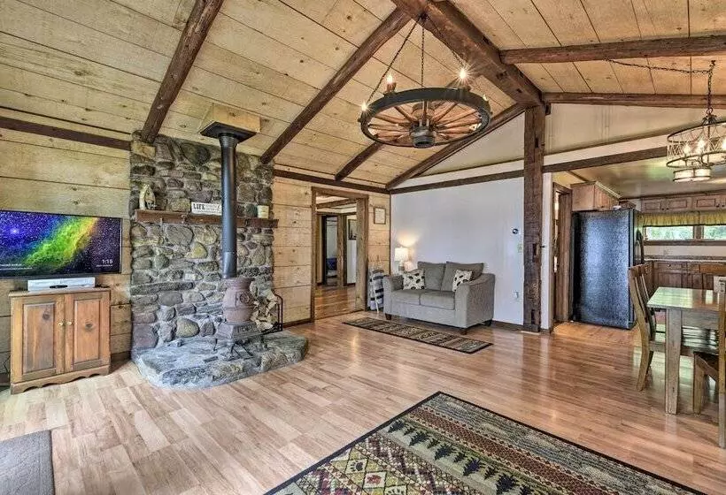 Cozy Lake Champlain Cottage W/ Beautiful View