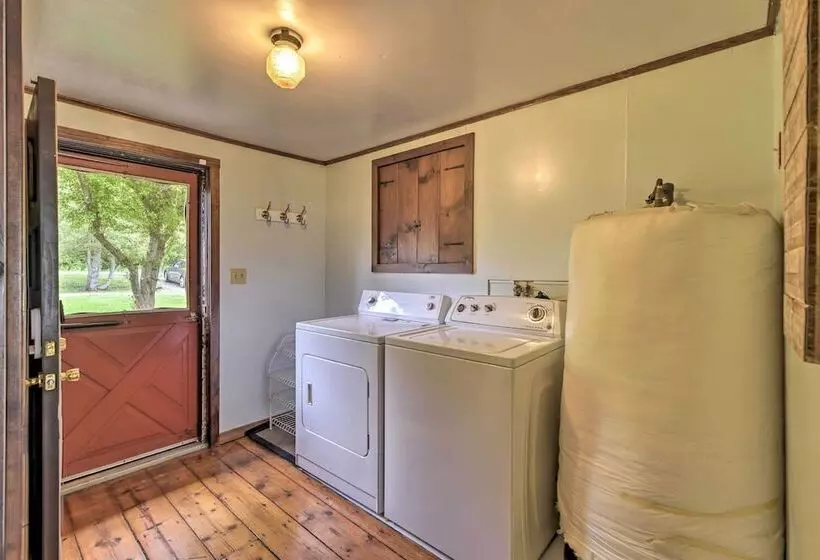 Cozy Lake Champlain Cottage W/ Beautiful View