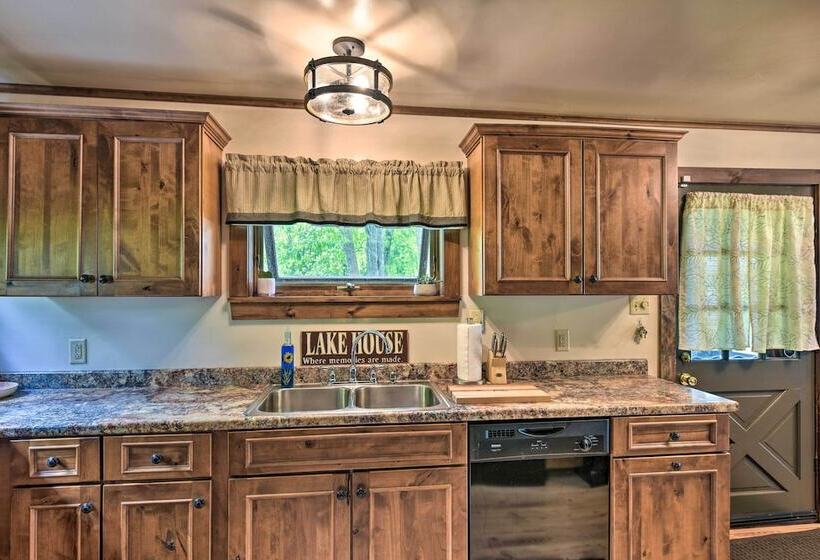 Cozy Lake Champlain Cottage W/ Beautiful View