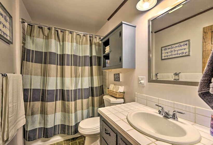 Cozy Lake Champlain Cottage W/ Beautiful View