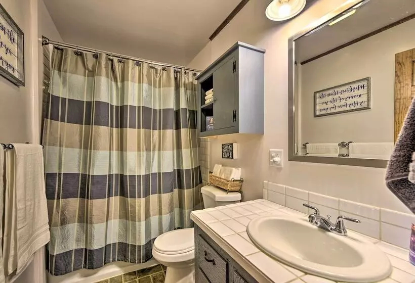 Cozy Lake Champlain Cottage W/ Beautiful View