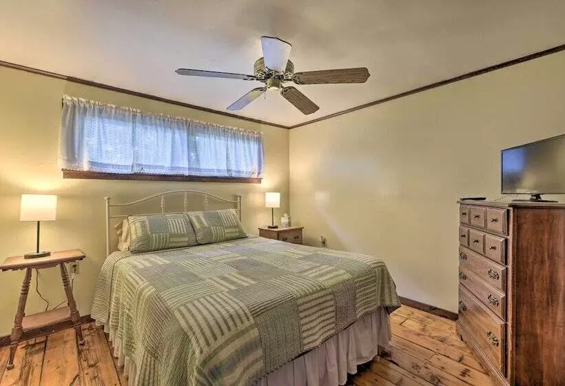 Cozy Lake Champlain Cottage W/ Beautiful View