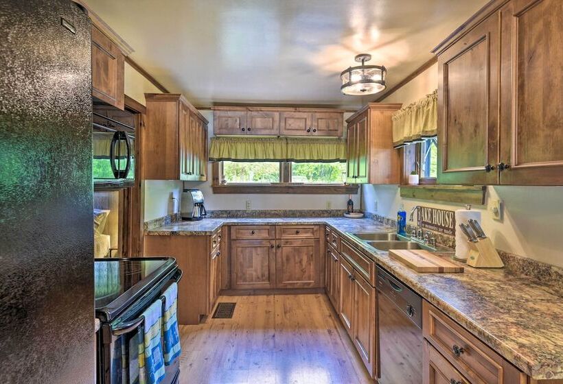 Cozy Lake Champlain Cottage W/ Beautiful View