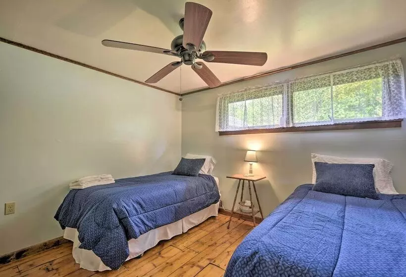 Cozy Lake Champlain Cottage W/ Beautiful View