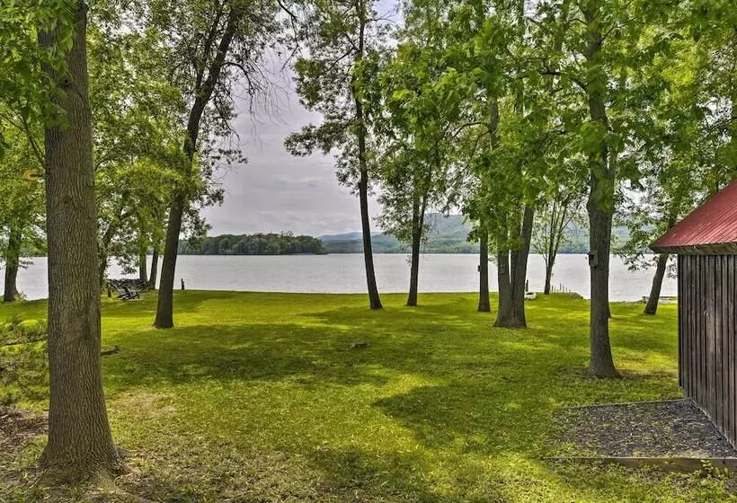 Cozy Lake Champlain Cottage W/ Beautiful View