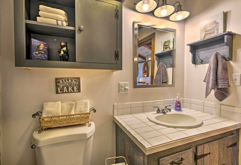 Cozy Lake Champlain Cottage W/ Beautiful View