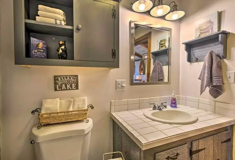 Cozy Lake Champlain Cottage W/ Beautiful View