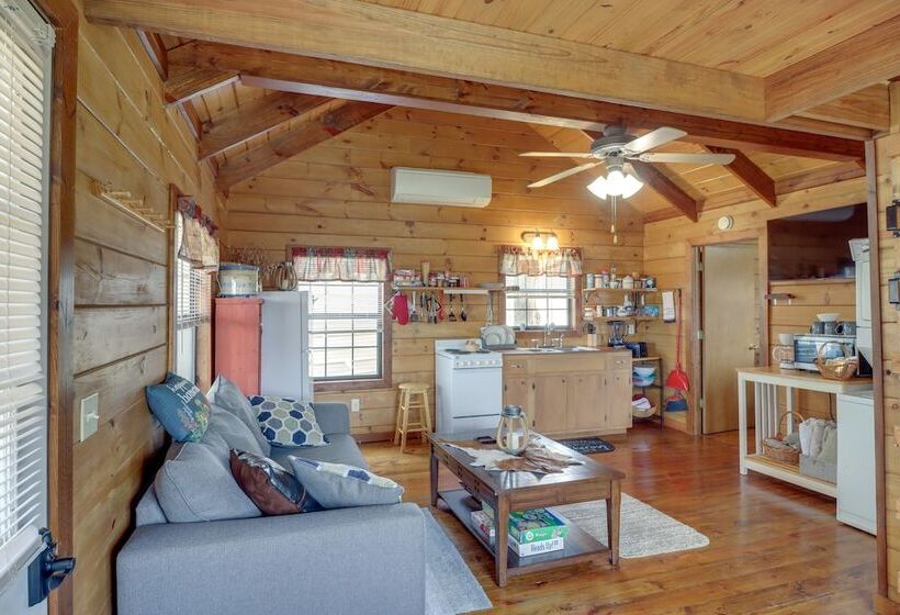 Cozy Pelsor Cabin W/ Mountain & Valley Views!