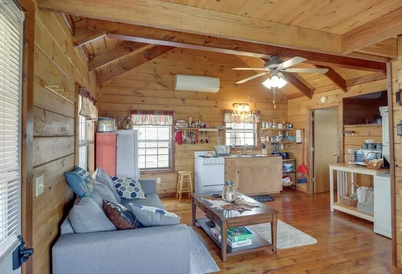 Cozy Pelsor Cabin W/ Mountain & Valley Views!