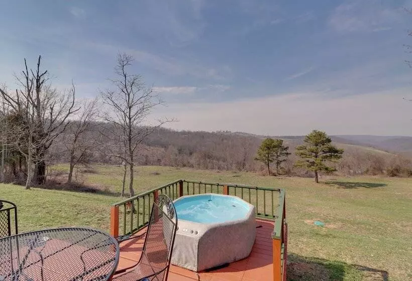 Cozy Pelsor Cabin W/ Mountain & Valley Views!