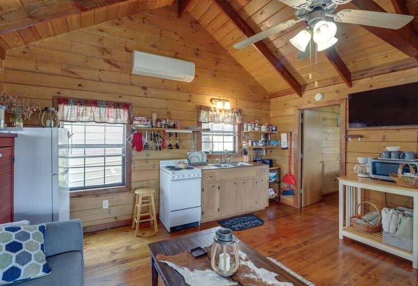 Cozy Pelsor Cabin W/ Mountain & Valley Views!