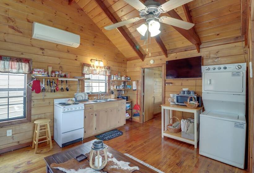 Cozy Pelsor Cabin W/ Mountain & Valley Views!