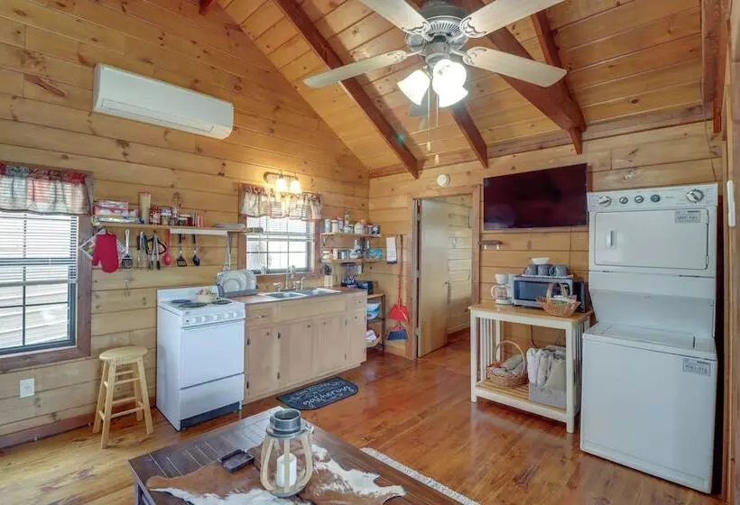 Cozy Pelsor Cabin W/ Mountain & Valley Views!