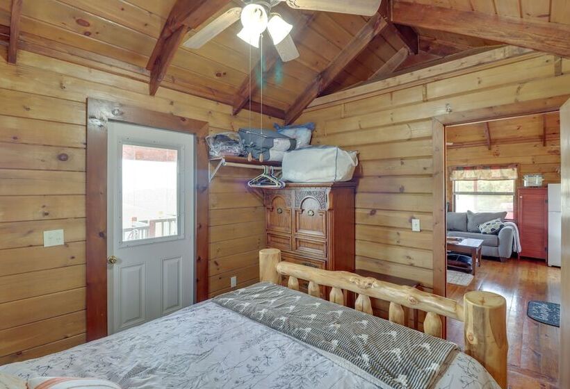 Cozy Pelsor Cabin W/ Mountain & Valley Views!