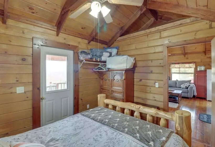 Cozy Pelsor Cabin W/ Mountain & Valley Views!