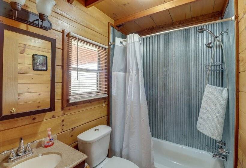 Cozy Pelsor Cabin W/ Mountain & Valley Views!