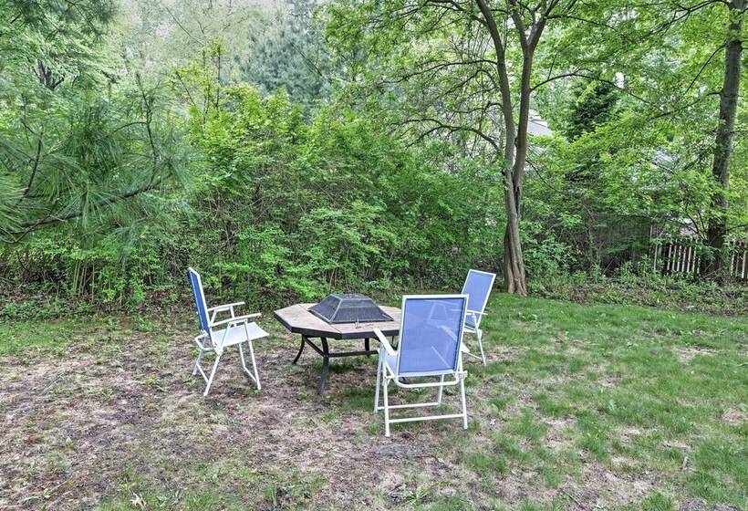 Cozy Union Pier House W/ Hot Tub, Deck & Backyard!