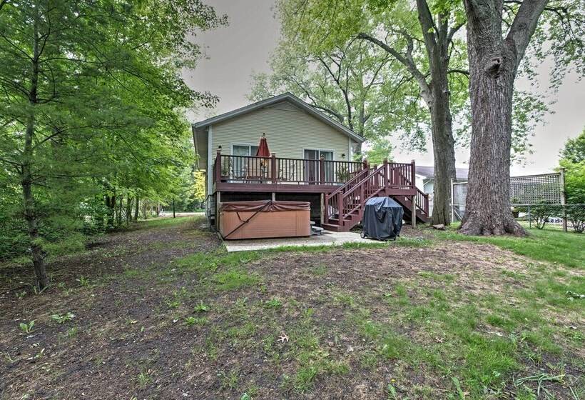 Cozy Union Pier House W/ Hot Tub, Deck & Backyard!