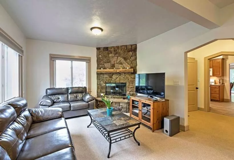 Cozy Union Pier House W/ Hot Tub, Deck & Backyard!