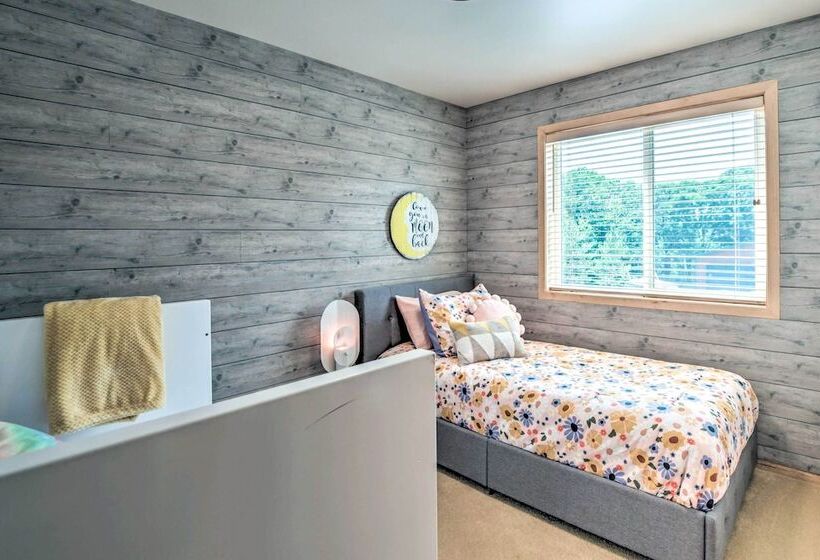 Family Friendly Home On Pelican Lake W/ Fire Pit