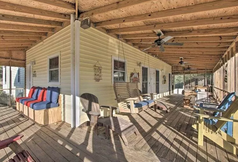 Family Friendly Home W/ Pool, Easy Walk To Beach!