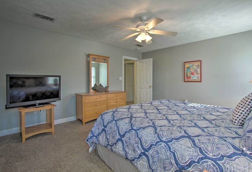 Family Friendly Home W/ Pool, Easy Walk To Beach!