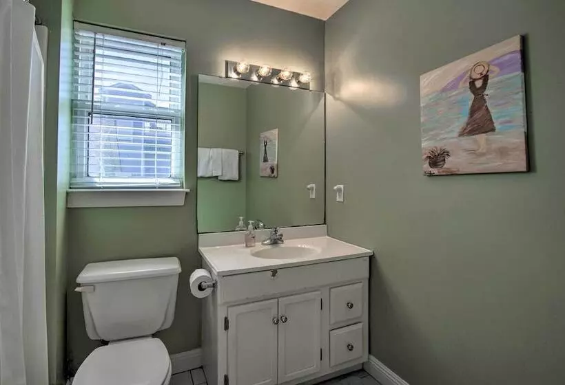 Family Friendly Home W/ Pool, Easy Walk To Beach!
