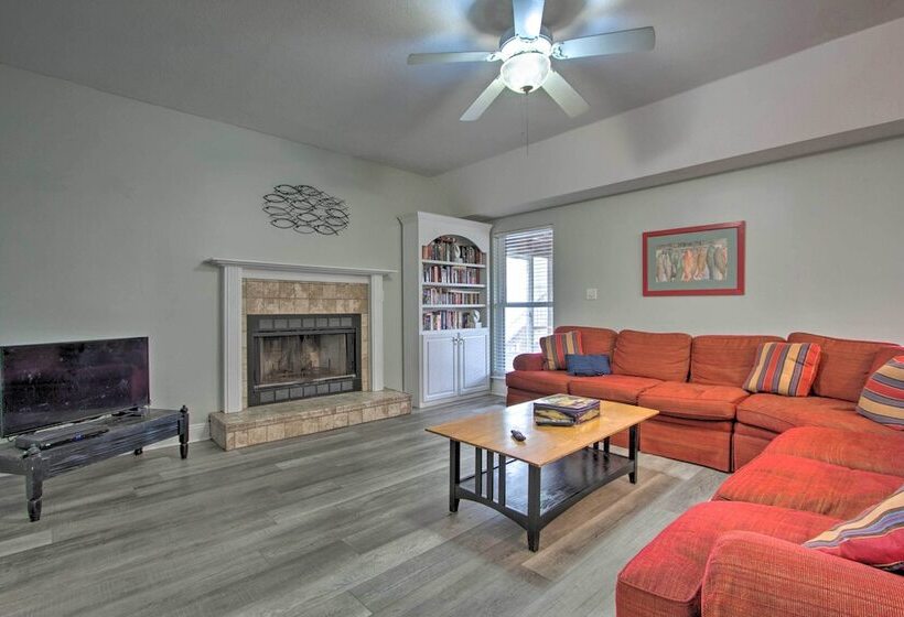 Family Friendly Home W/ Pool, Easy Walk To Beach!