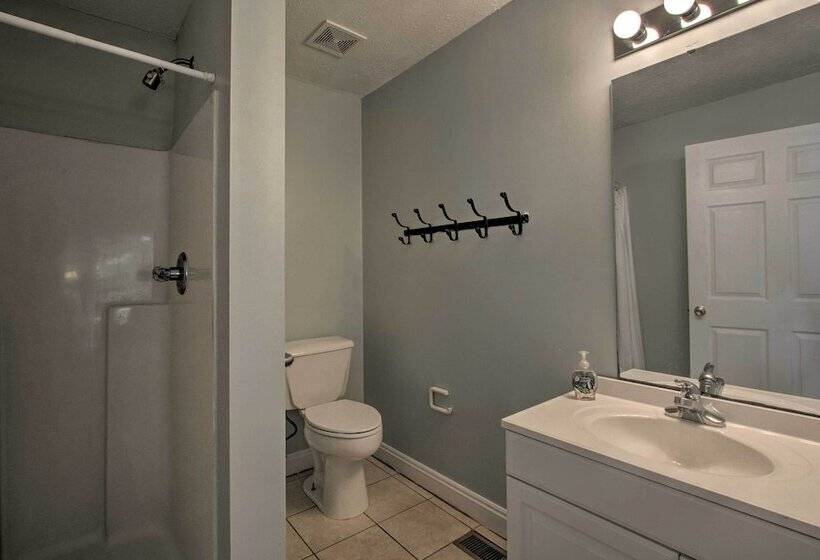 Family Friendly Home W/ Pool, Easy Walk To Beach!