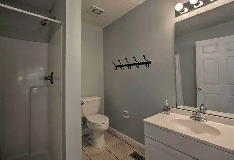 Family Friendly Home W/ Pool, Easy Walk To Beach!