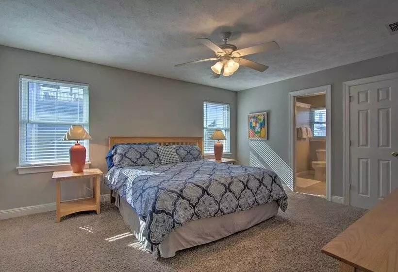 Family Friendly Home W/ Pool, Easy Walk To Beach!