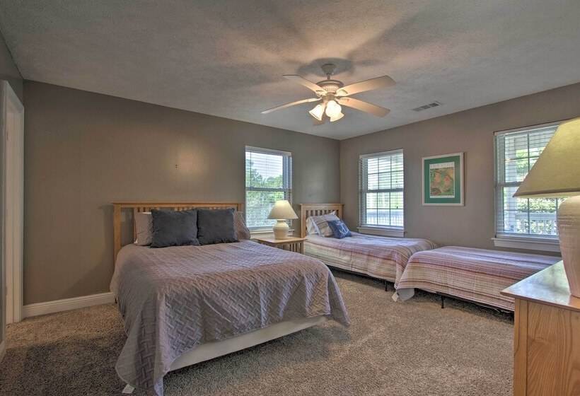 Family Friendly Home W/ Pool, Easy Walk To Beach!