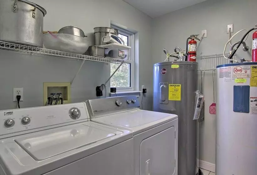 Family Friendly Home W/ Pool, Easy Walk To Beach!