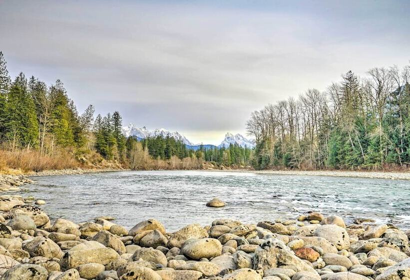 Gold Bar Cabin On Skykomish River: Heated Swim Spa