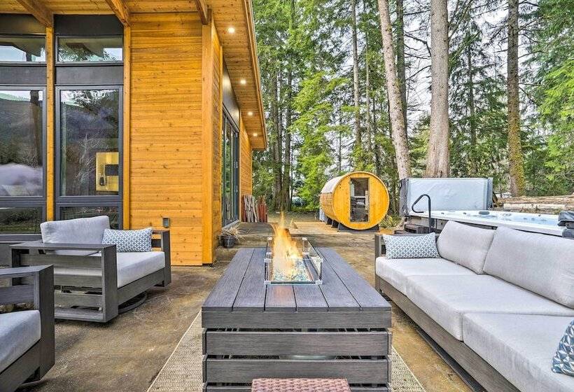 Gold Bar Cabin On Skykomish River: Heated Swim Spa