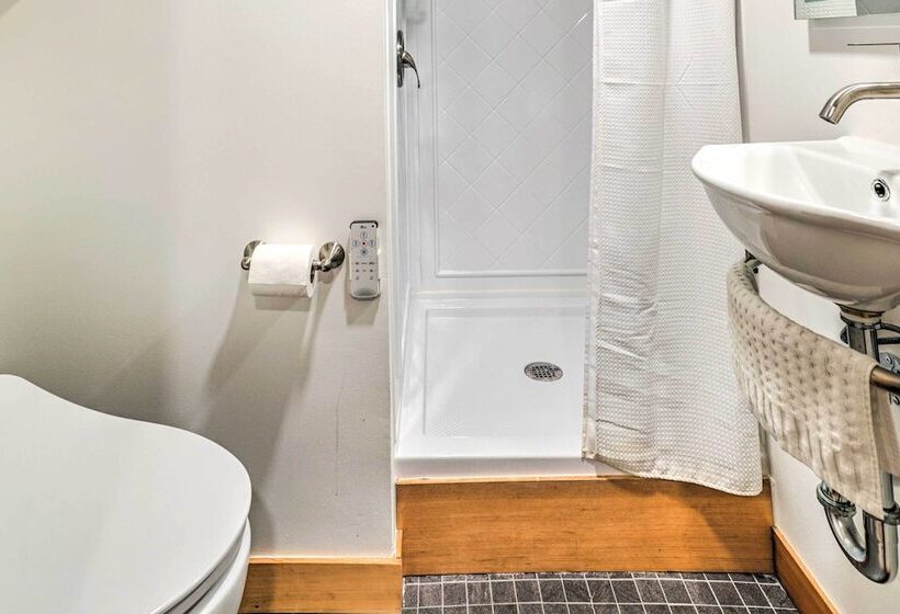 Gold Bar Cabin On Skykomish River: Heated Swim Spa