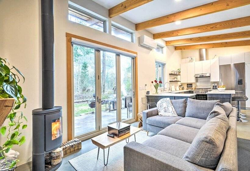 Gold Bar Cabin On Skykomish River: Heated Swim Spa