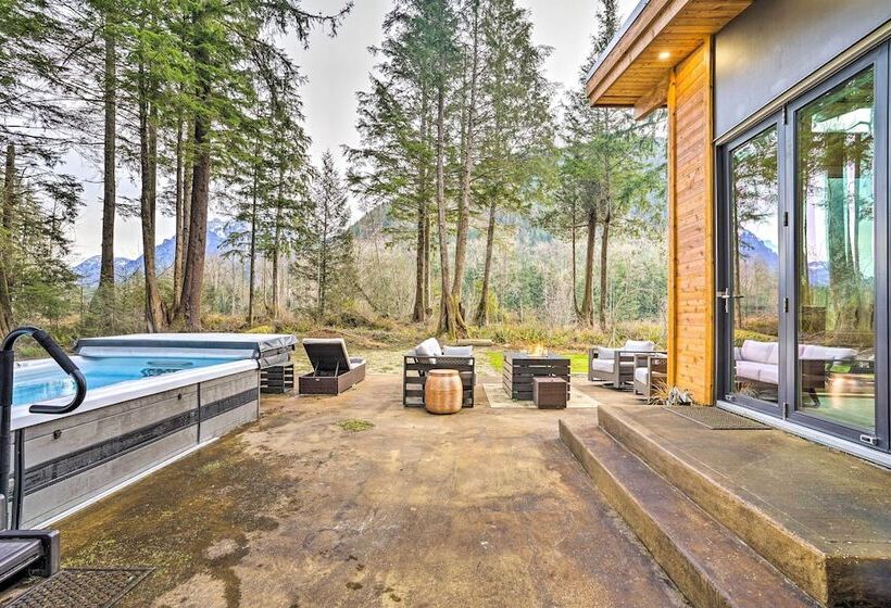 Gold Bar Cabin On Skykomish River: Heated Swim Spa