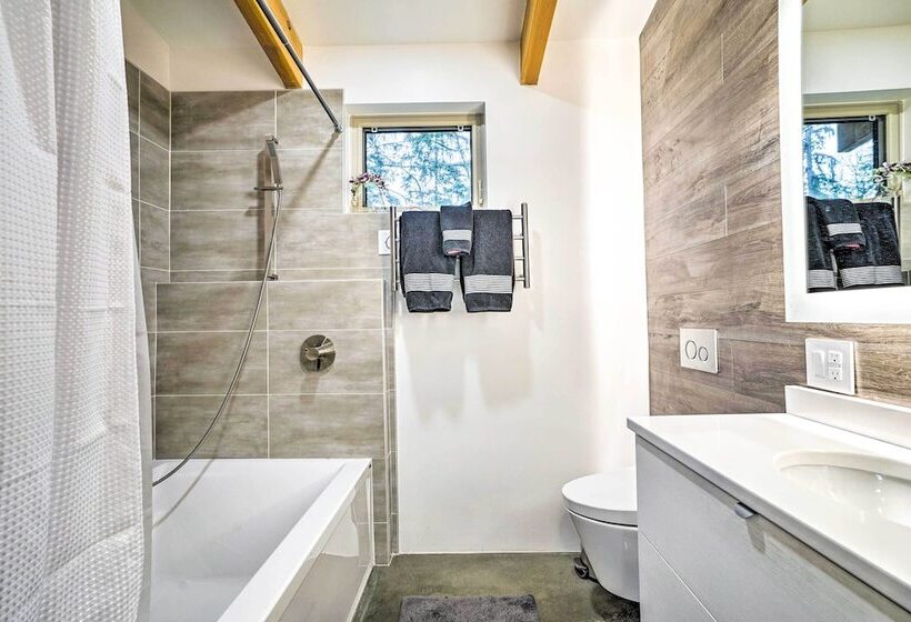 Gold Bar Cabin On Skykomish River: Heated Swim Spa