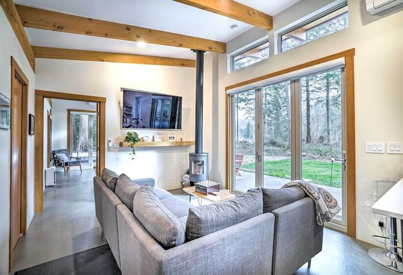 Gold Bar Cabin On Skykomish River: Heated Swim Spa