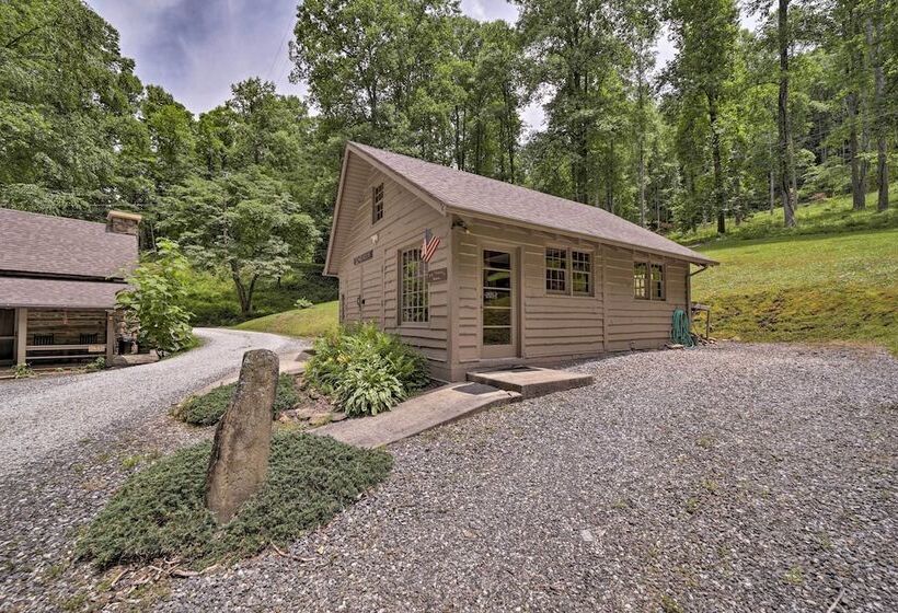 Gorgeous Home W/ Fireplace < 6 Mi To Downtown