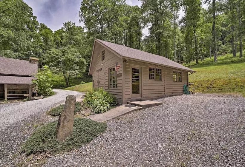 Gorgeous Home W/ Fireplace < 6 Mi To Downtown